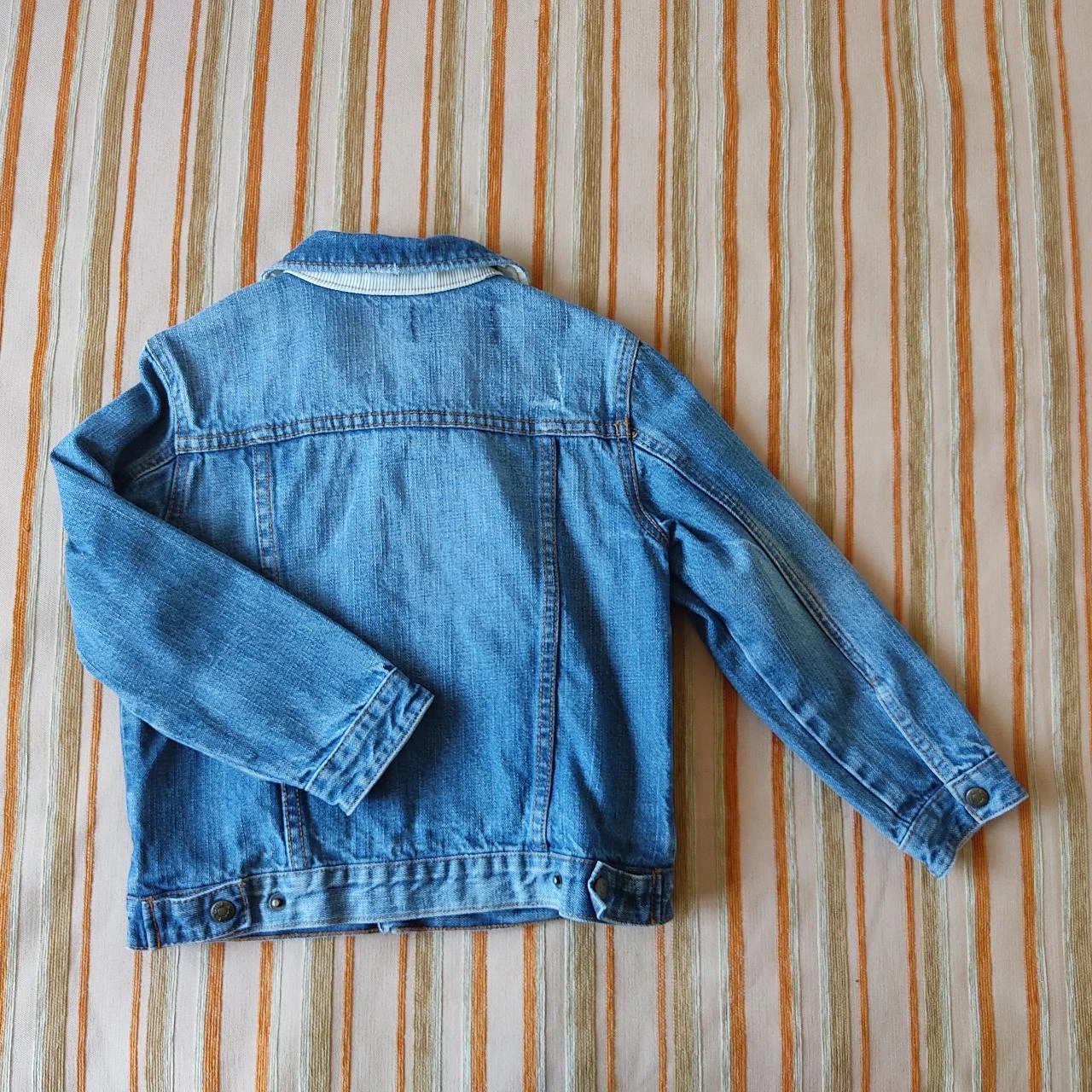 Veste en jean. Taille 7 A (122 cm) – photo 2